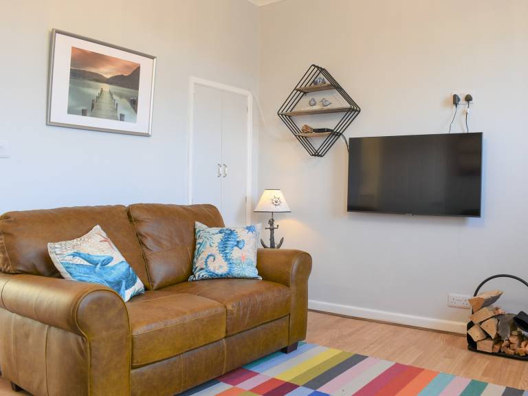 Cottage with garden | Water view — photo 3