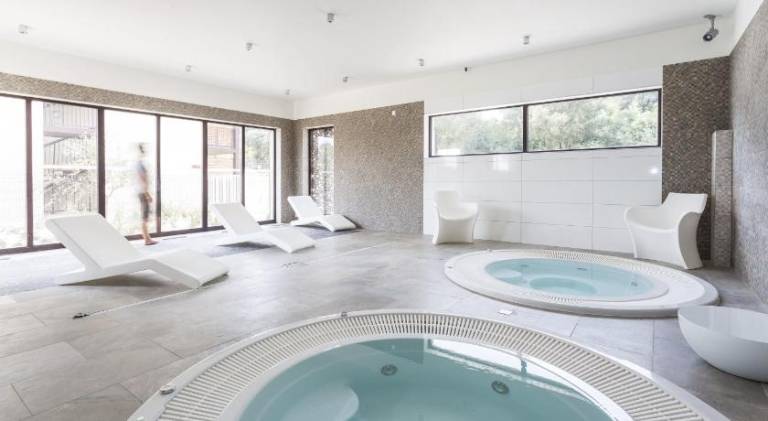 Pleasant serviced apartment with sauna, hot tub & patio | Pets are welcome — photo 2