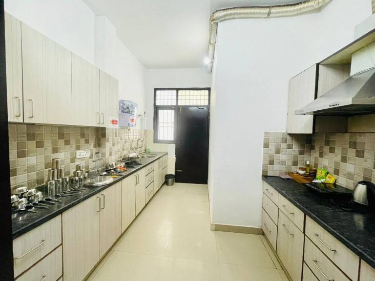 Instay 528/45 2bhk with theater screen, relax, — photo 3