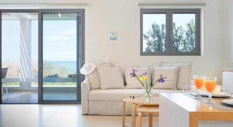 Nice villa with garden, terrace & pool | Beach nearby | Pets allowed — photo 2