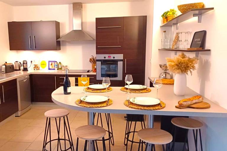 Family-oriented pleasant condo with pool, barbeque & patio | Pet-friendly — photo 4