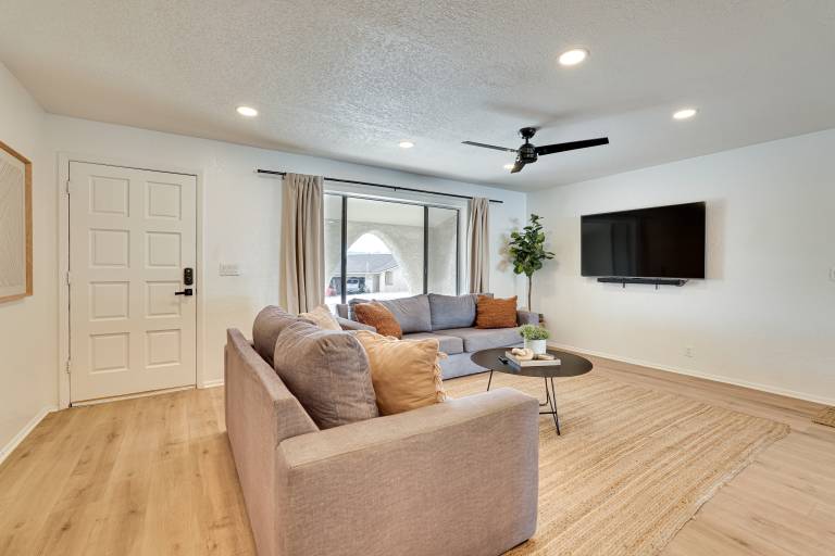 Pool, Grill & Fire Pit: Pet-Friendly Arizona Home — photo 3