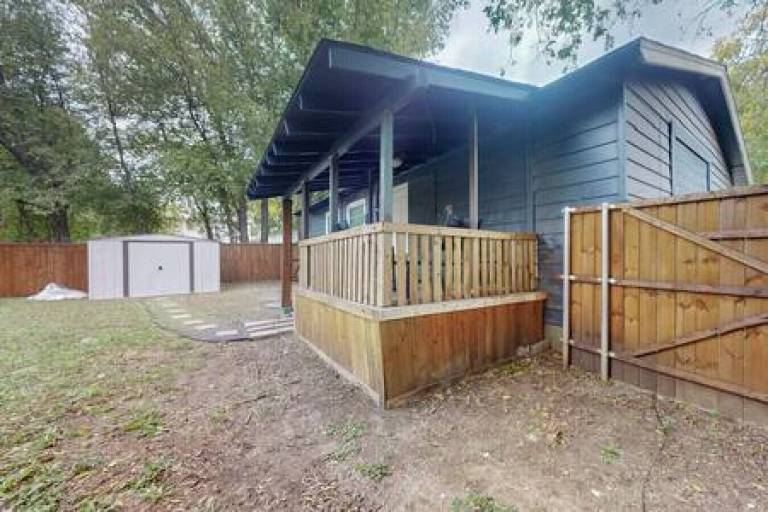 House  East Arlington