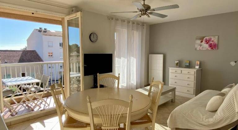 Rental apartment with 2 rooms for 6 persons in Hyères