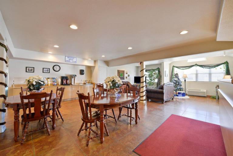 Americas Best Value Inn & Suites Ada — photo 2