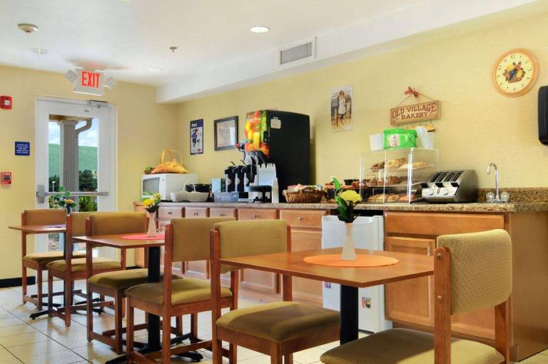 Microtel Inn & Suites by Wyndham Huntsville — photo 4