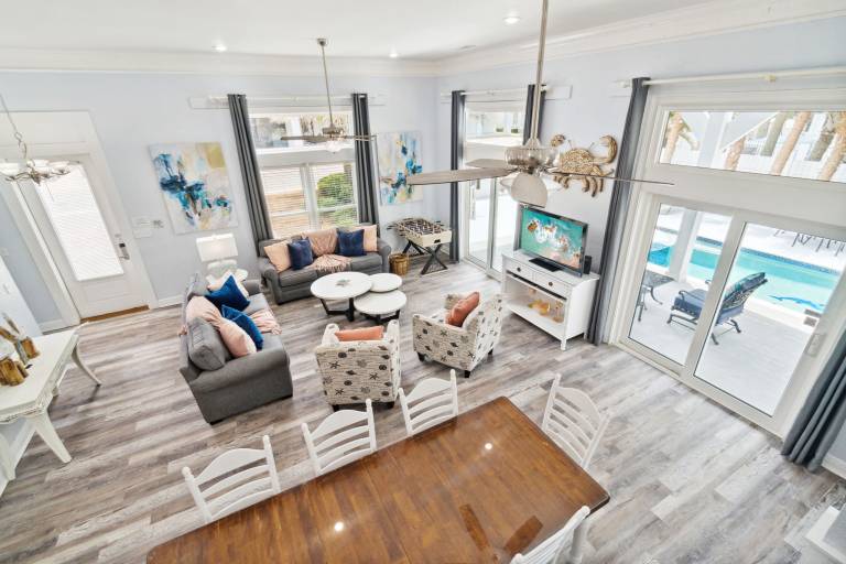 Vacation home with private pool, BBQ & hot tub | City view — photo 4