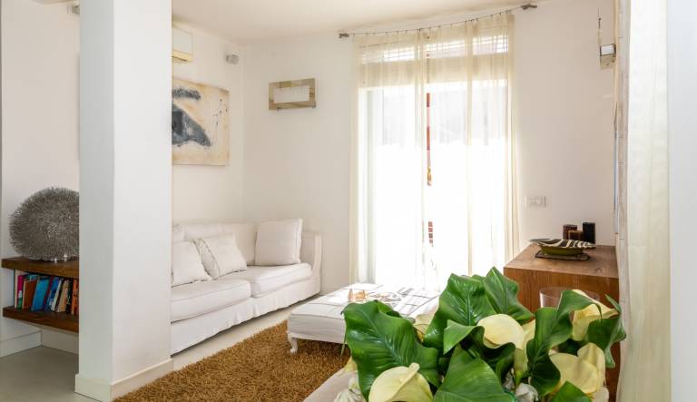 Apartment with patio — photo 4