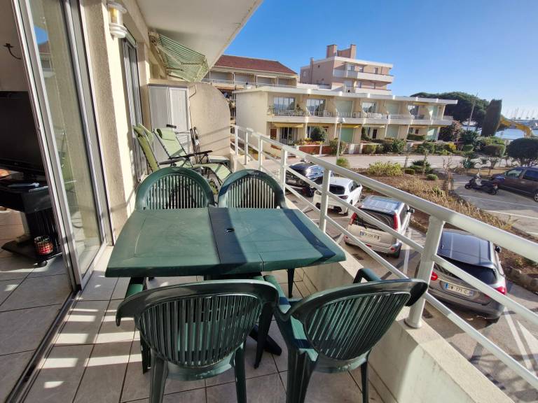 Rental apartment with 2 rooms for 4 persons — photo 2
