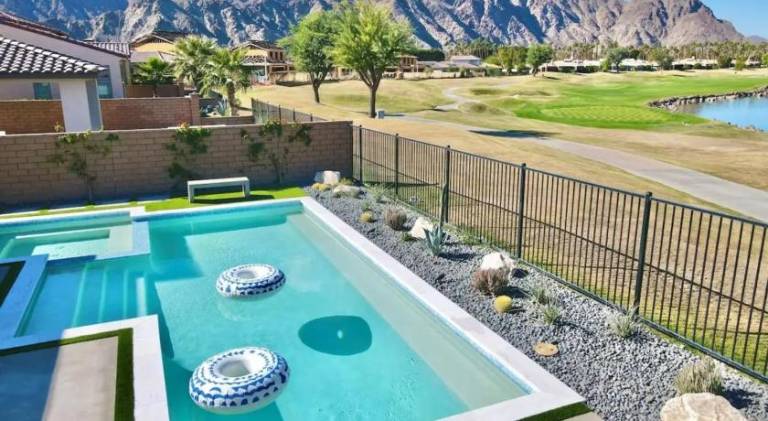 Villa with private pool, barbecue & hot tub in Riverside, CA