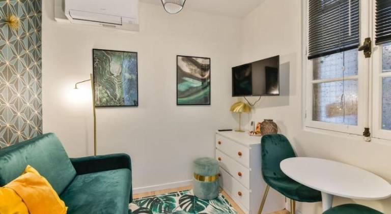 0Studio 2persChamps ElyseesArc de Triomphe in Clichy