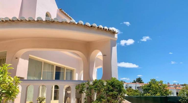 Villa with BBQ, garden & private pool — photo 4