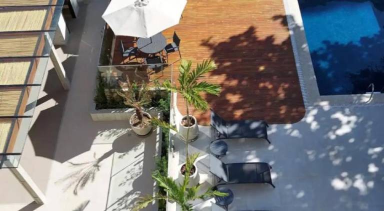 30 secs to the beach, 3 balconies, 2 bdrms ensuite — photo 5