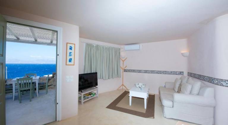 Rental apartment with patio — photo 5