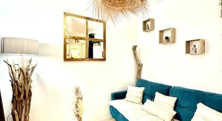 Holiday apartment with patio in Saint-Laurent-du-Var