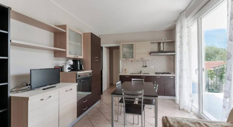 Holiday apartment with terrace & pool — photo 2