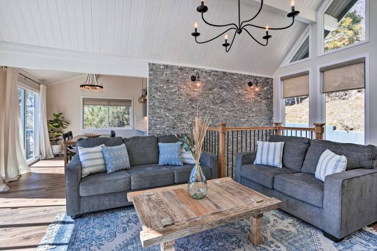 Stunning Lake Arrowhead Cabin w/ Lake Views! — photo 5