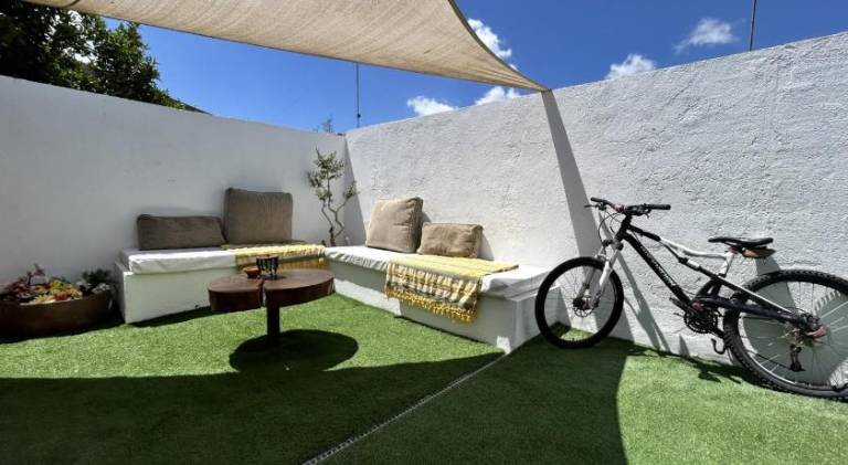 House with pool — photo 4