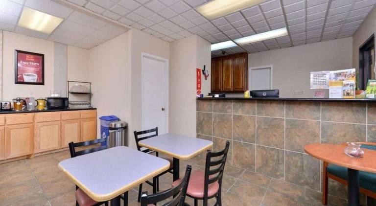 Econo Lodge Killeen near Fort Hood — photo 5