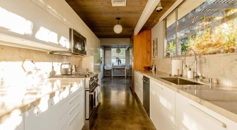 Lovely vacation home with pool & hot tub | Pet-friendly — photo 4