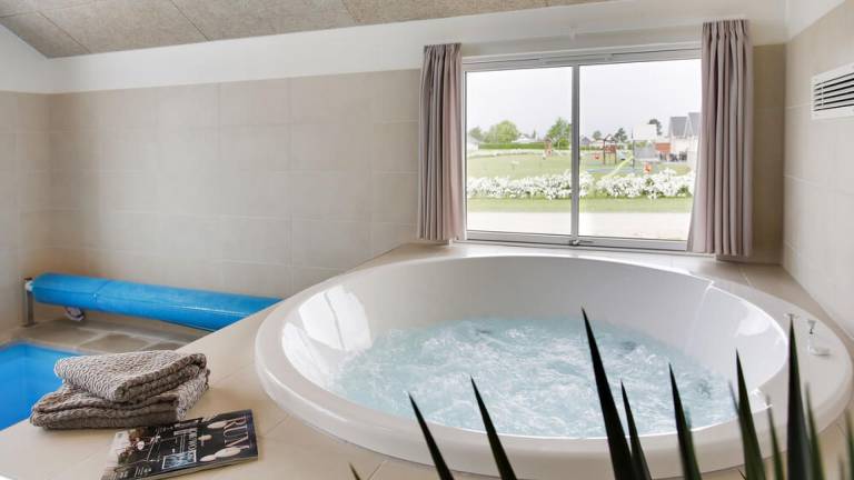 House with private pool, terrace & hot tub — photo 3