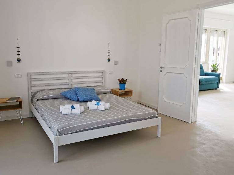 Rental apartment with BBQ, patio & private pool | Lake view | Next to the beach | Dogs allowed — photo 3