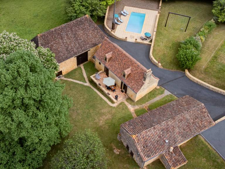 Quietly located holiday home, pool, and view — photo 3