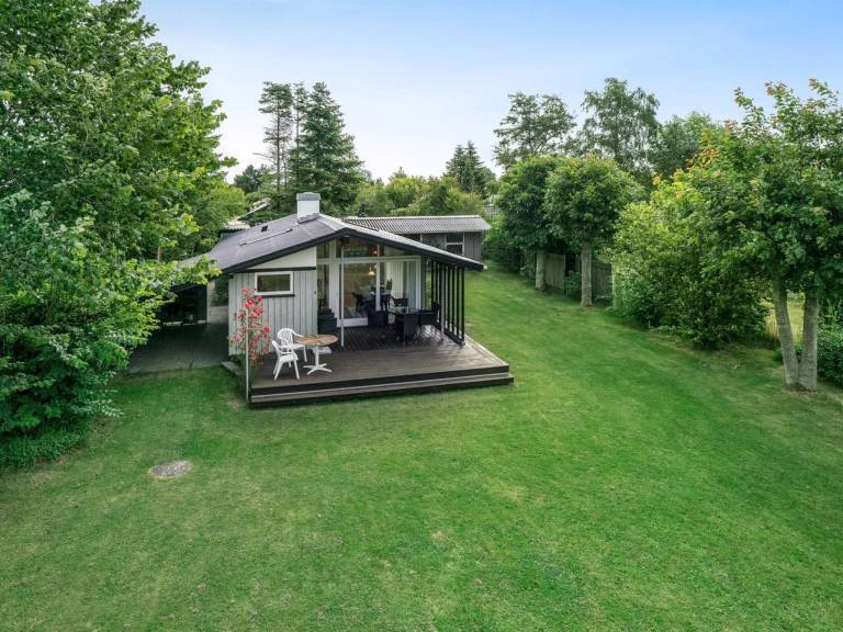 House with patio — photo 5