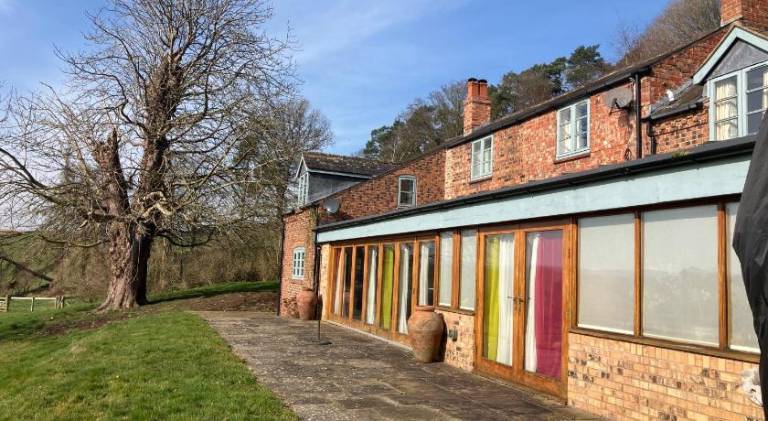 Farm with BBQ, yard & terrace | Pets allowed in Bridgnorth
