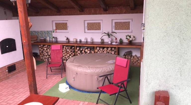 Rental apartment with barbecue, terrace & yard — photo 2