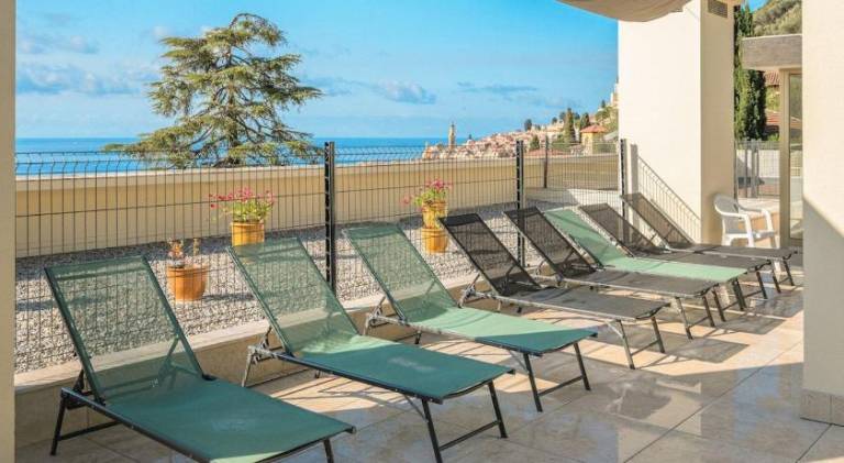 Beautiful rental apartment with patio & private pool | Close to the beach | Dogs allowed — photo 4