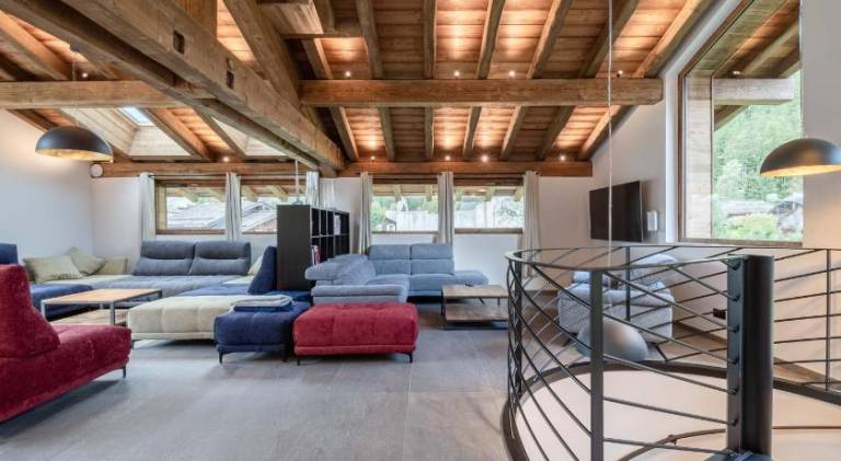 Chalet with hot tub — photo 3