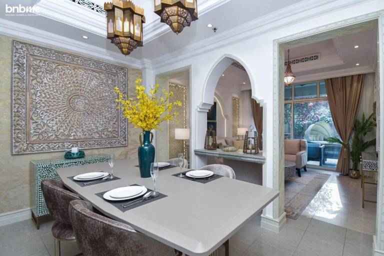 Holiday apartment with yard & pool | Close to Burj Khalifa — photo 4