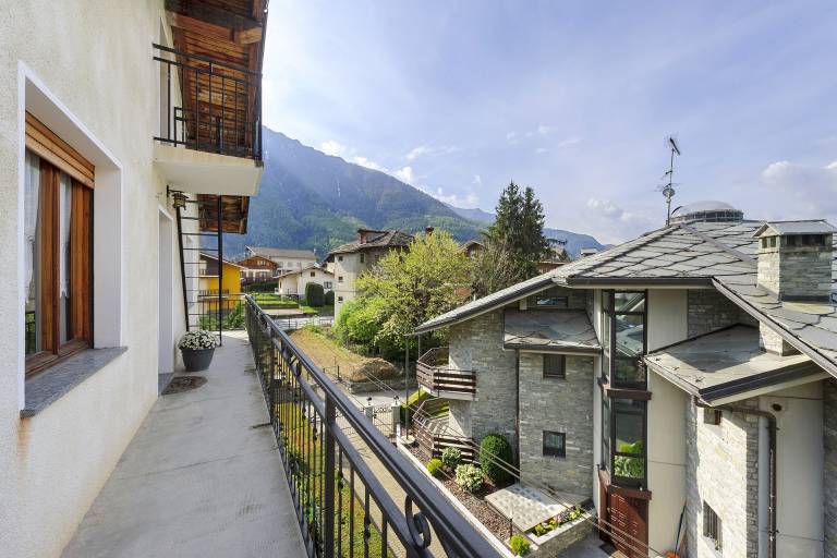 Family-friendly beautiful holiday apartment | Mountain view | Pet-friendly in Verres