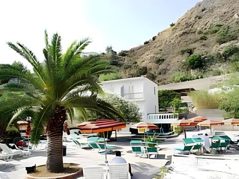 Hotel La Mandorla in Serrara Fontana