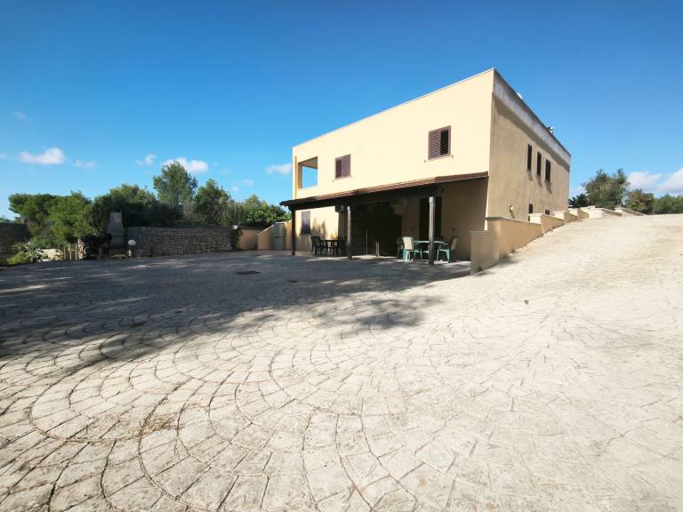 Beautiful rental apartment with patio & barbecue | Pet-friendly in Patu