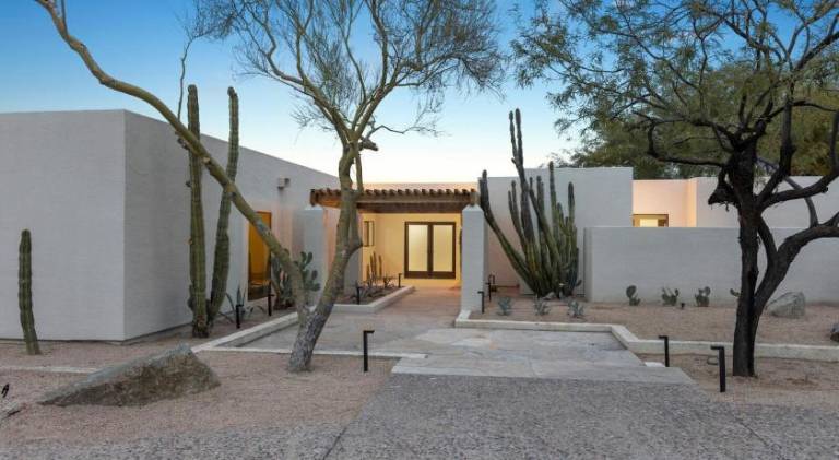 Fully equipped villa with private pool, terrace & jacuzzi | Suitable for remote work | Pets are welcome in Paradise Valley, AZ