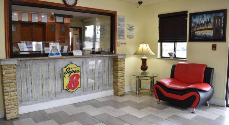 Super 8 By Wyndham Newport News/Jefferson Ave. — photo 5