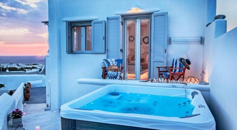 Villa with patio & hot tub in Mykonos
