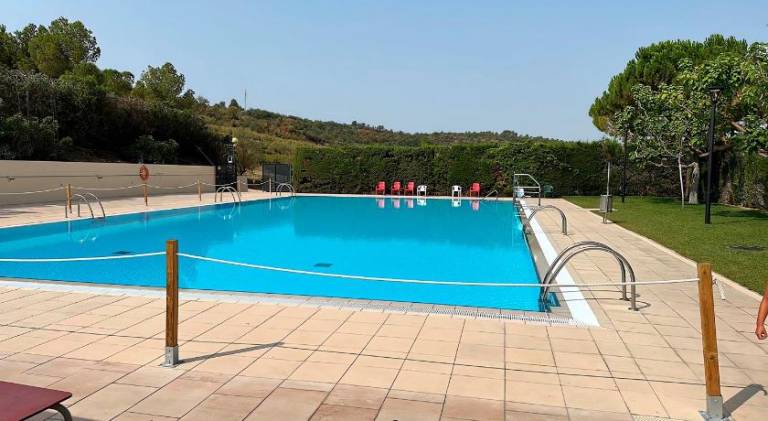 Vacation home with pool — photo 2