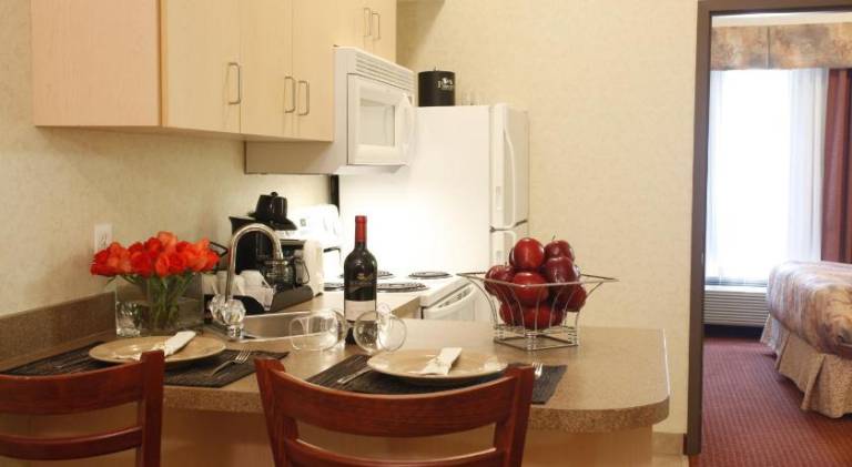 Pomeroy Inn and Suites Dawson Creek — photo 5