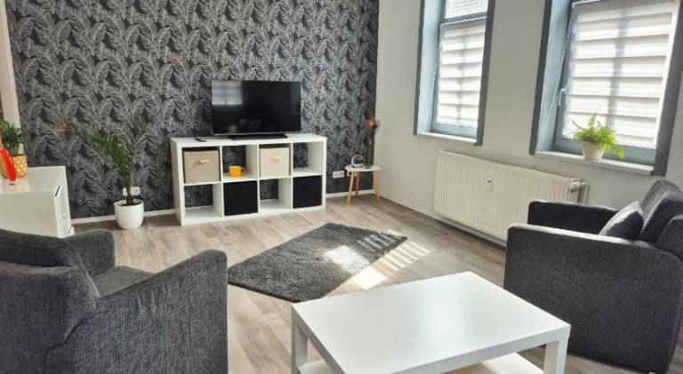 Apartment with barbecue & yard — photo 2