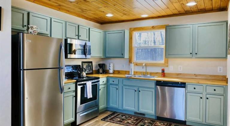 Vacation home with hot tub | Pets allowed in Shenandoah, MD