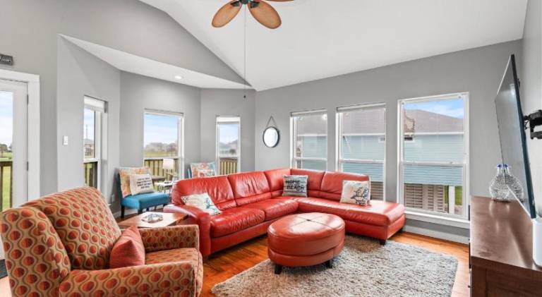 Vacation home with grill & patio in Galveston, TX