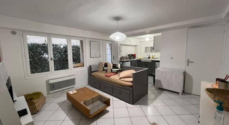 Fully equipped lovely holiday apartment with patio, grill & garden | Suitable for remote work | Pets allowed in Suresnes
