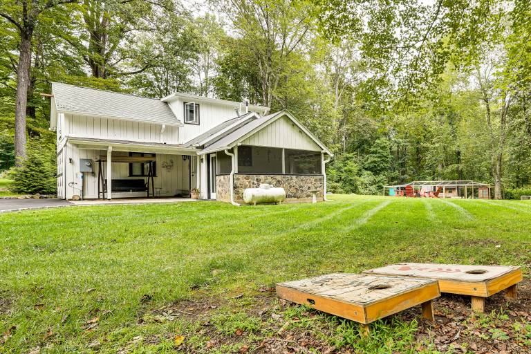 Pet-Friendly Cottage, 2 Mi to Saugatuck Falls in Fairfield, CT