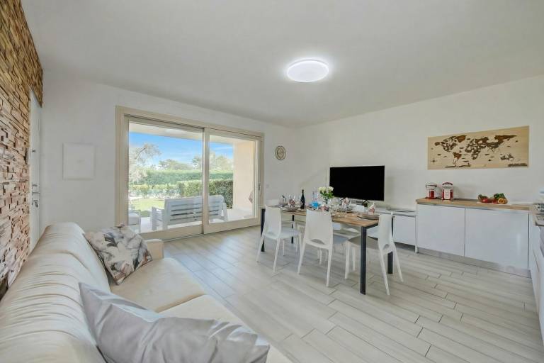 Holiday apartment with garden, terrace & pool — photo 5
