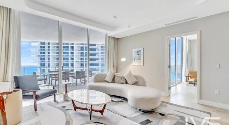 Four Seasons FTL Beach 2 Bed 2Bath Luxury Residence Direct Ocean Views — photo 2