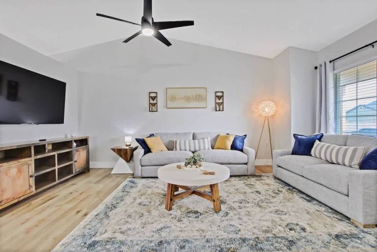 Family-oriented lovely vacation home with yard | Suitable for remote work | Pets allowed — photo 2