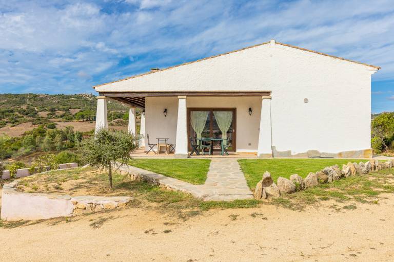 Pet-Friendly Villa Tomaso with Mountain View, Garden, A/C & Wi-Fi — photo 4